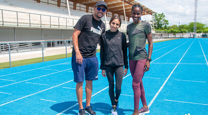 Pasión por el atletismo del entrenador Francisco Ayala, que está pasando unos días en La Rioja junto a sus atletas Sahily Diago y Viviana Aroche