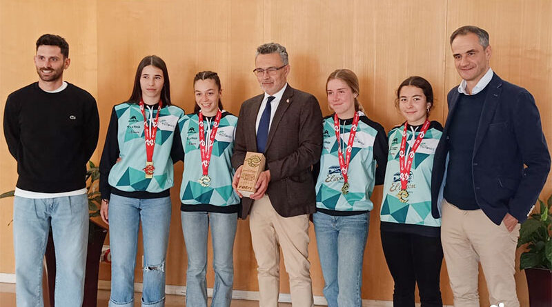 El Alcalde de Logroño recibe a las campeonas de España de Duatlón Contrarreloj por Talentos